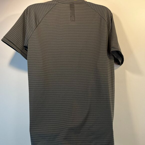 Nike TW Tiger Woods Men's Grey Striped Zonal Cooling Shirt - Size Large - Picture 6 of 6